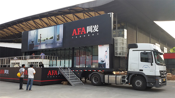 expandable roadshow semi-trailer