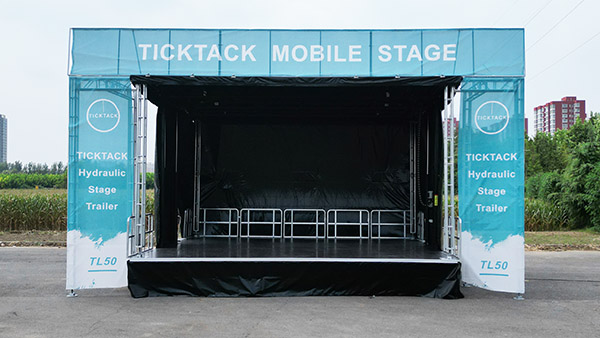 portable stage trailer TL50 hydraulic set up