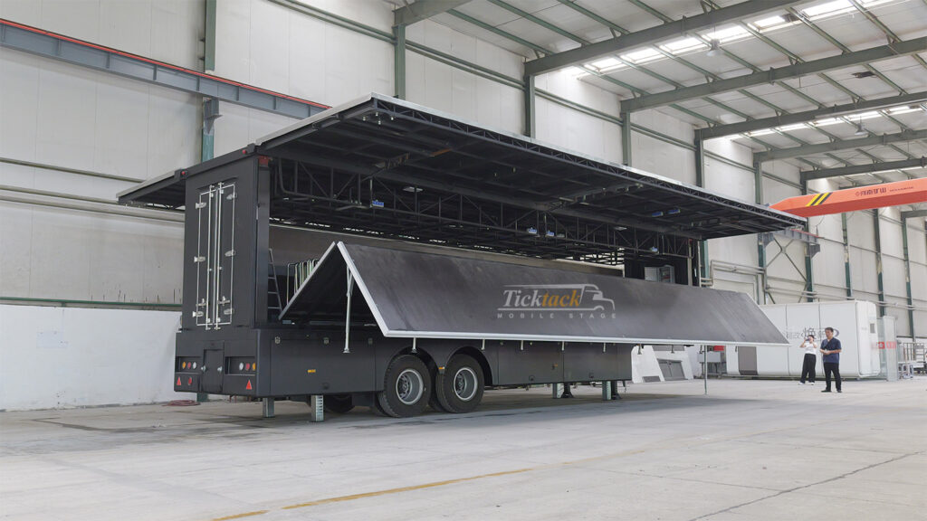 mobile stage semi-trailer